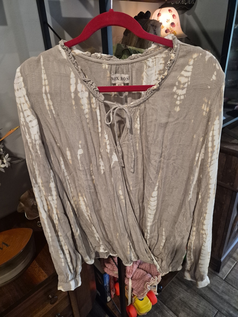 Knox Rose Taupe and White Tie-Dye Peasant Blouse